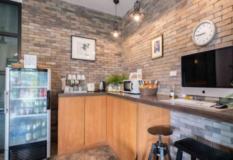 The Corner Lodge