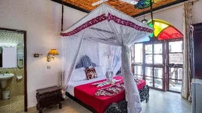 Tembo House Hotel And Apartments