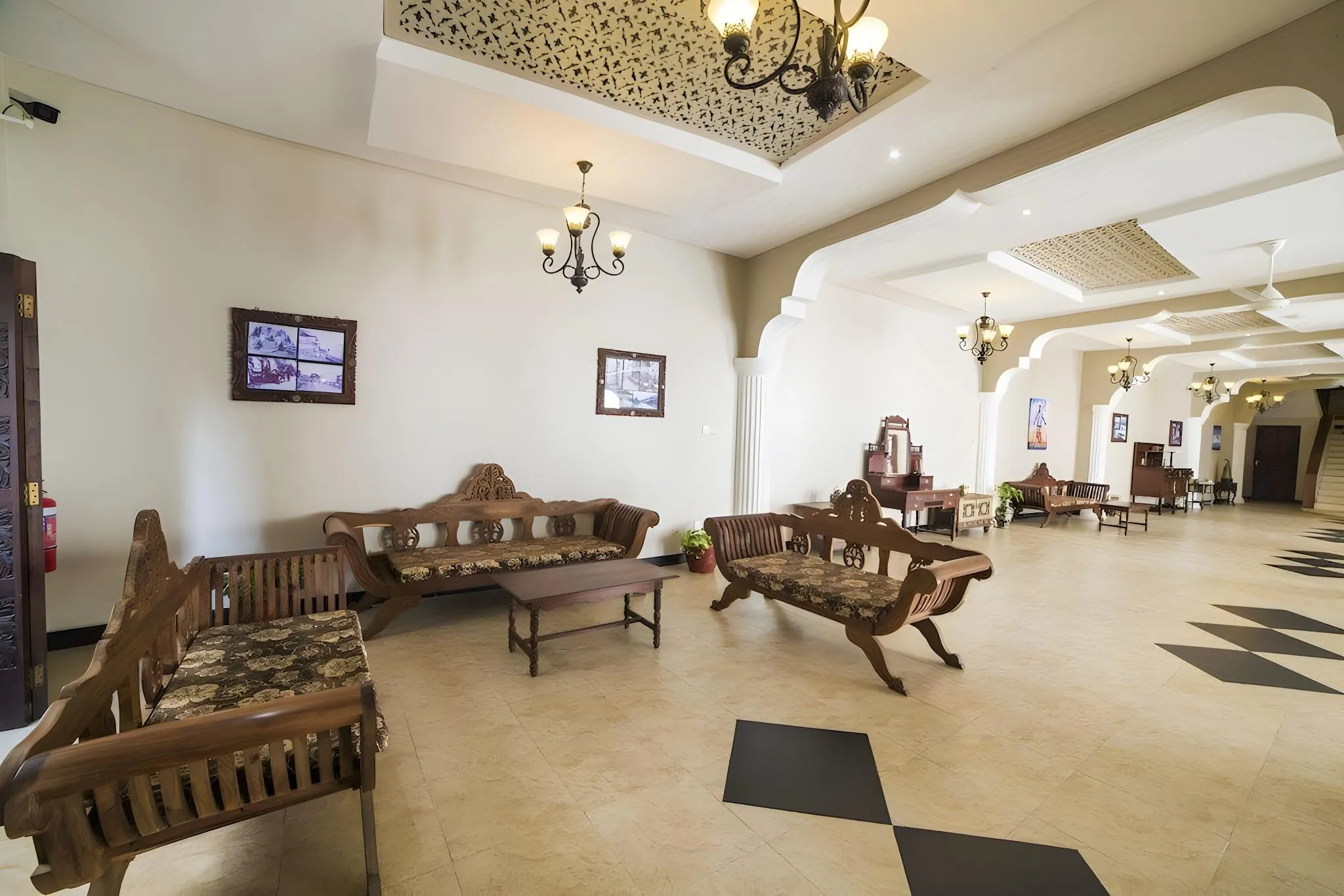Tembo House Hotel And Apartments