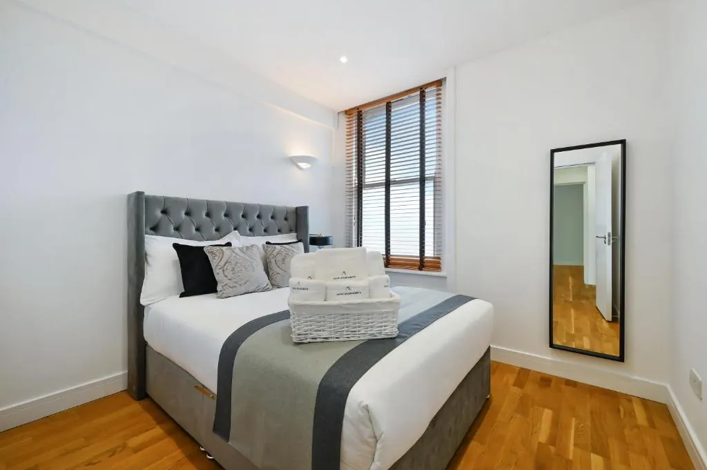 Avari Apartments - Gray's Collection
