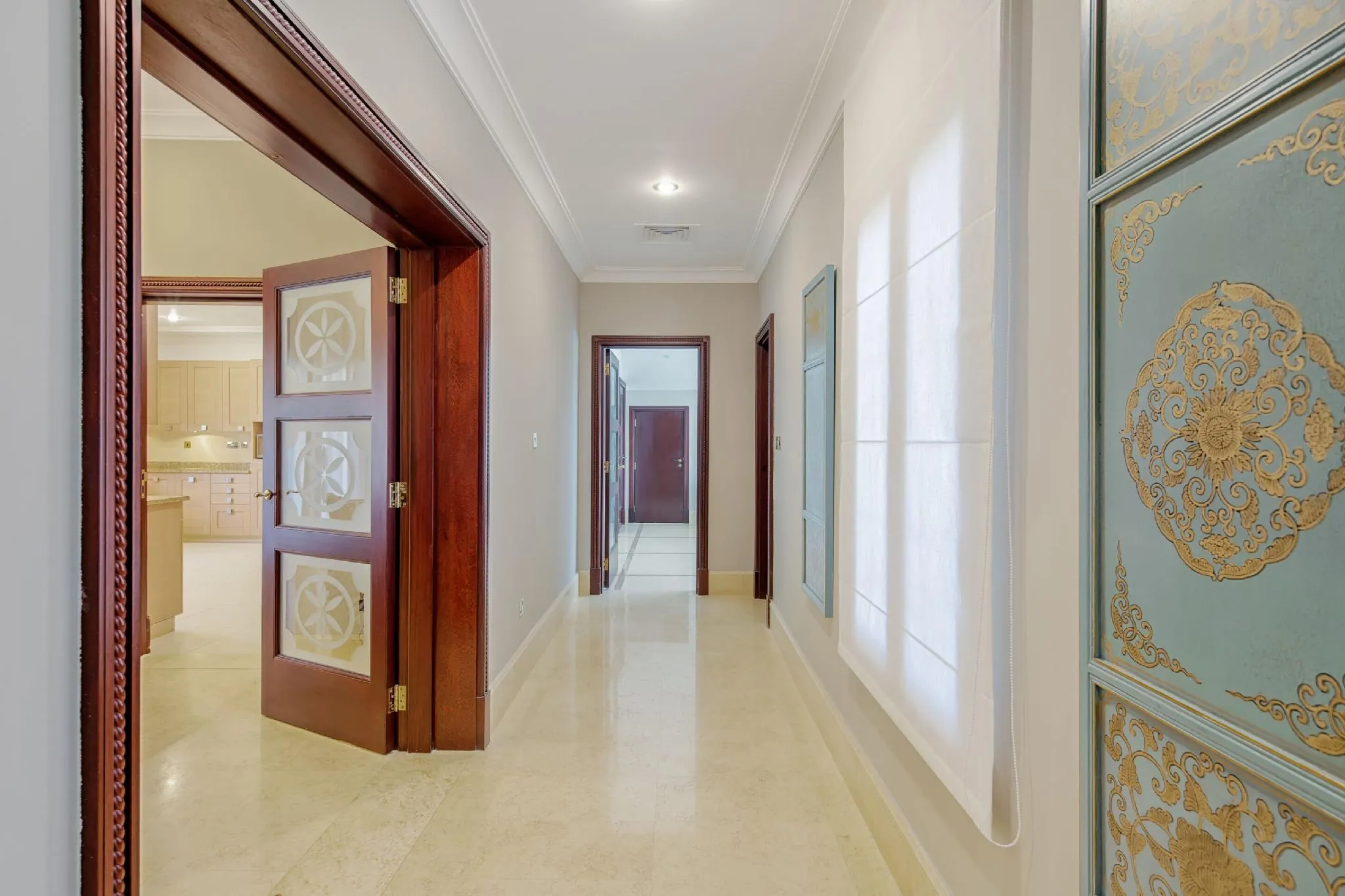 Maison Privee - Palm Jumeirah Beach Front XL Villa w/Prvt Pool