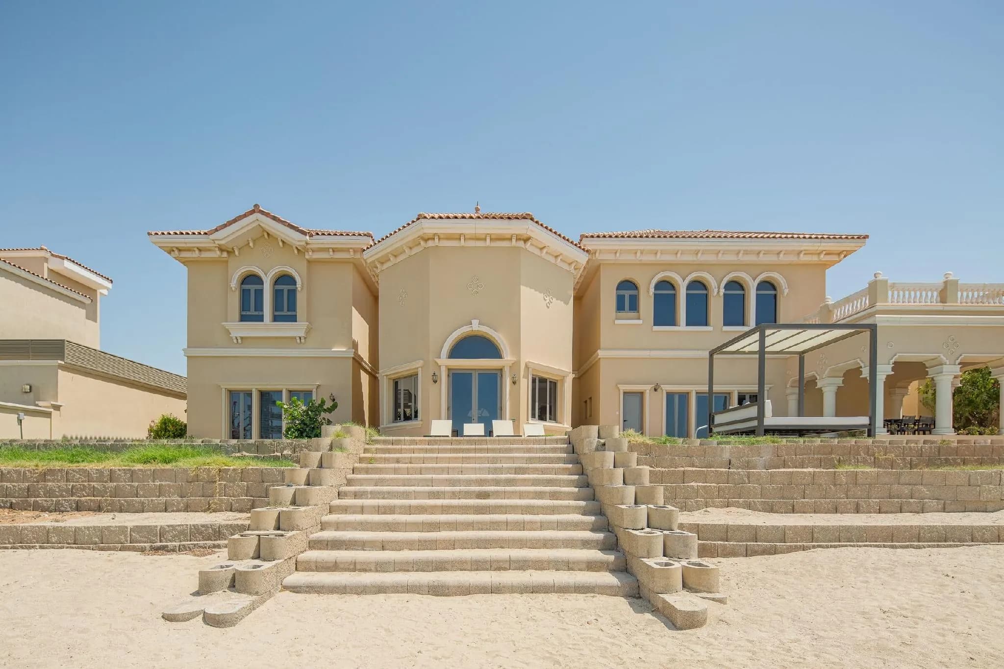 Maison Privee - Palm Jumeirah Beach Front XL Villa w/Prvt Pool