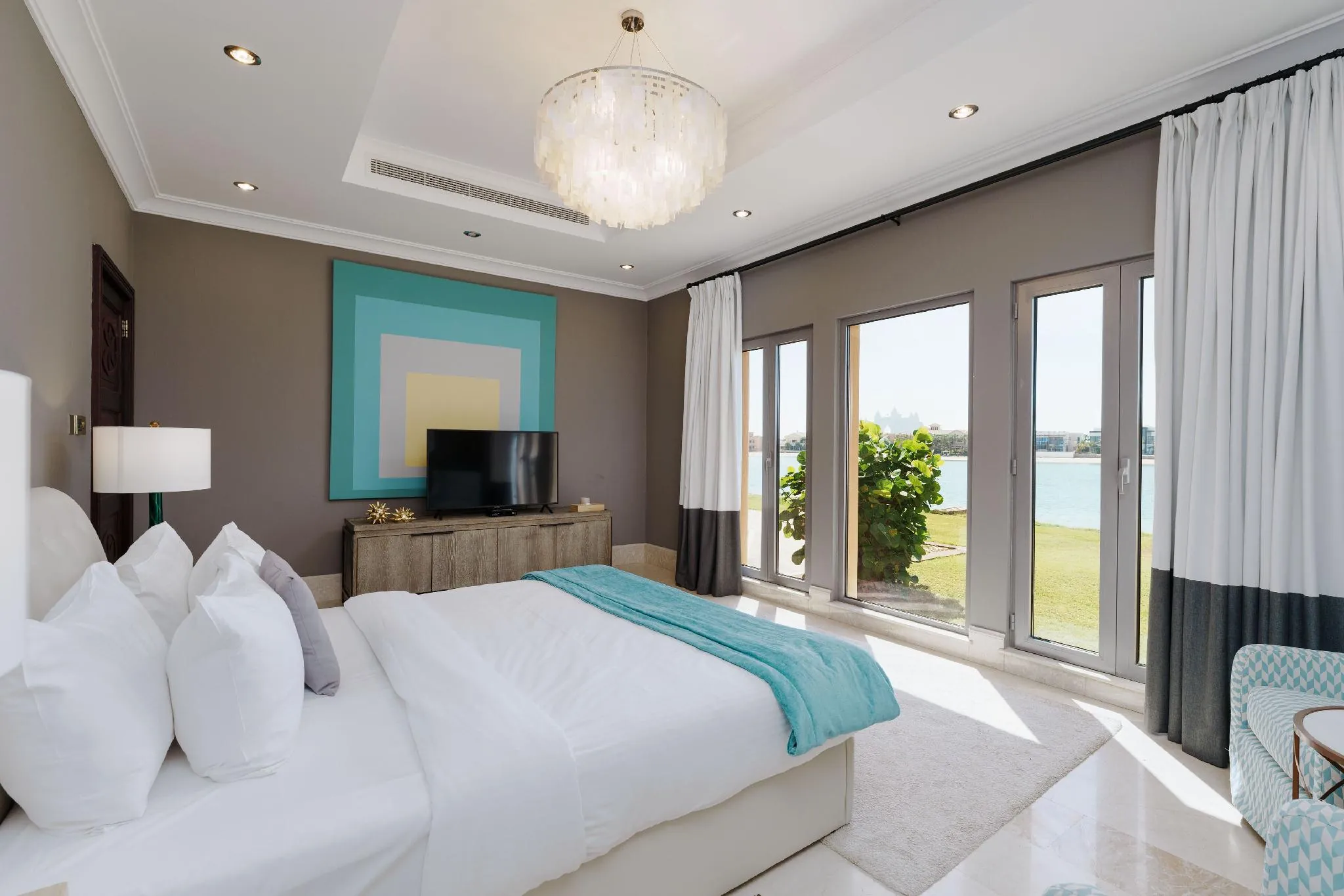 Maison Privee - Palm Jumeirah Beach Front XL Villa w/Prvt Pool