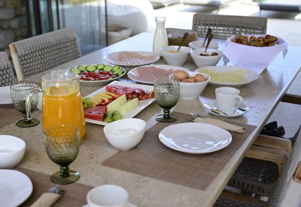 Bonzoe Suites & Villas