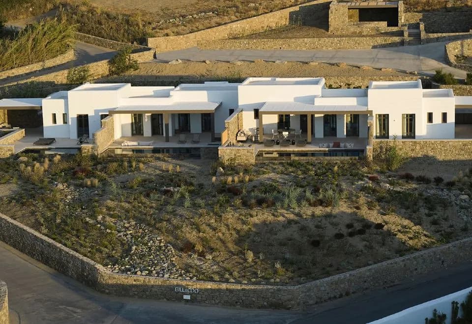 Bonzoe Suites & Villas