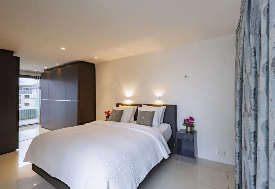 Black Pearl Apartment Hotel
