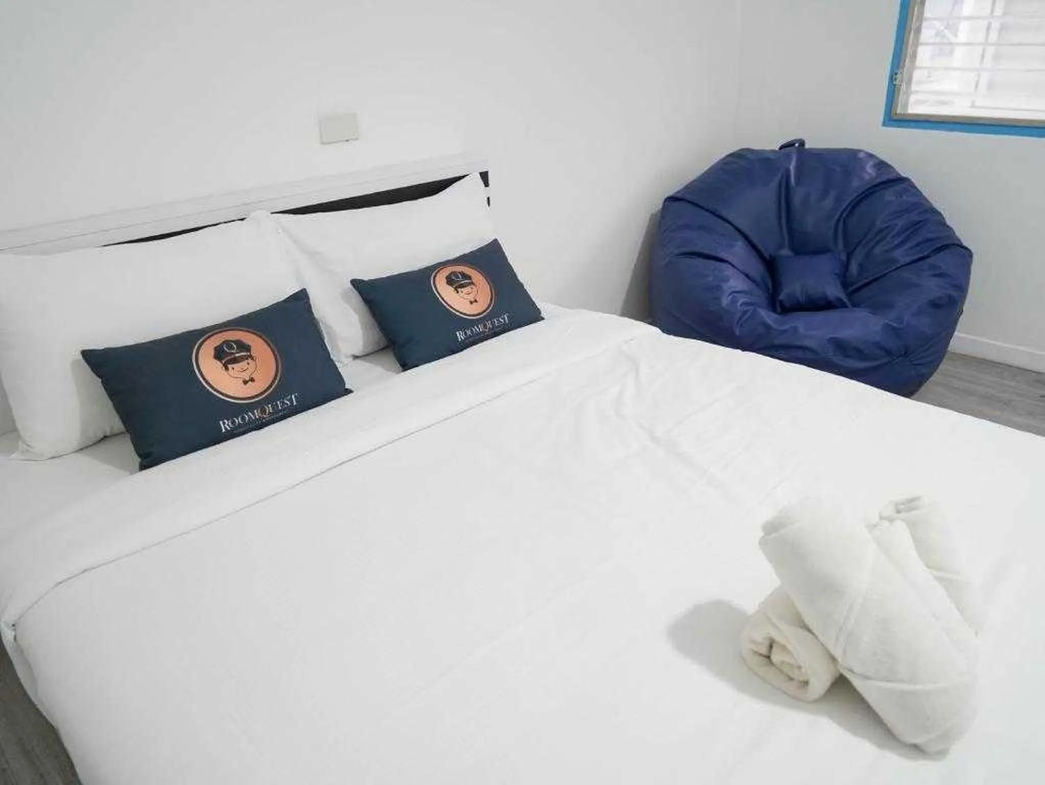 RoomQuest North Pattaya Light Collection