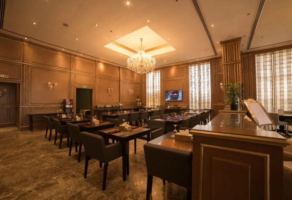 Strato Hotel by Warwick
