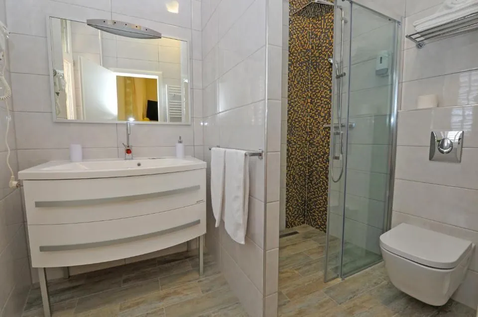 Luxury Rooms Nirvana