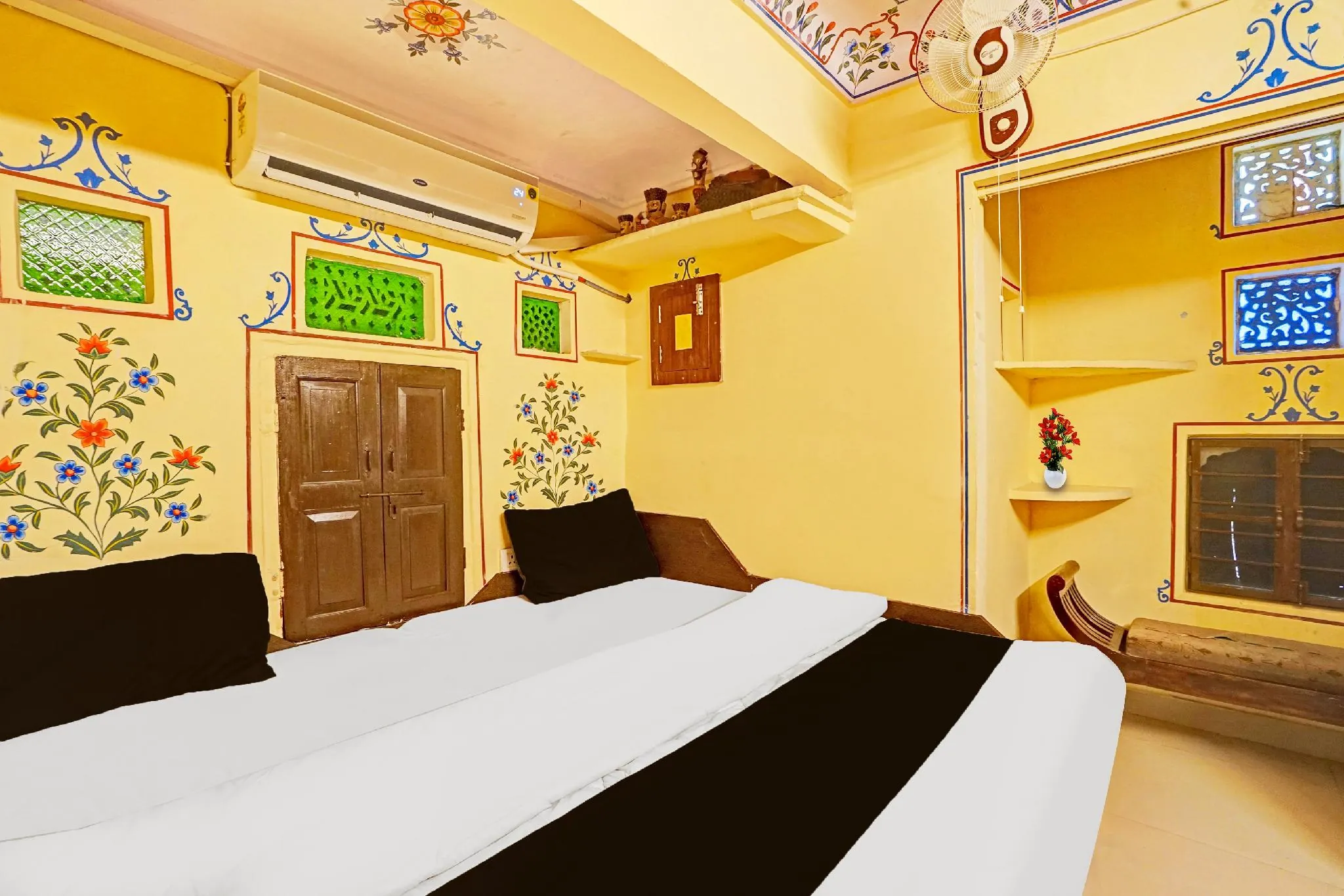 Collection O Ramganj Near Hawa Mahal
