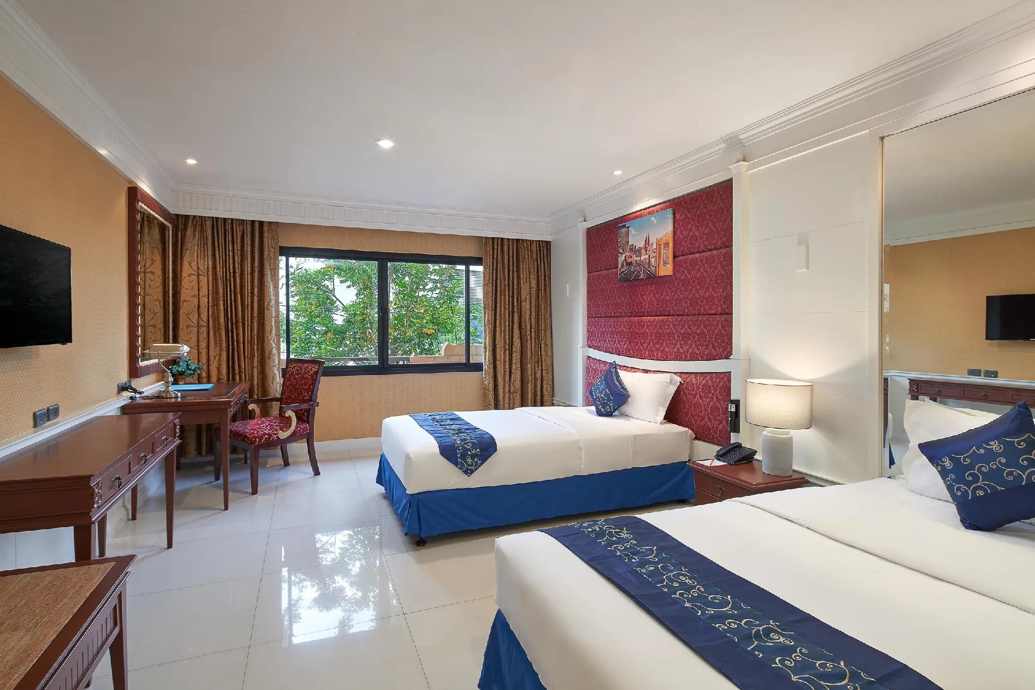 Floral Hotel Dolphin Circle Pattaya