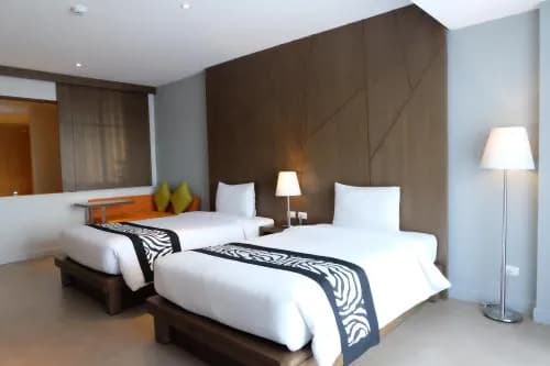 Season Five Hotel