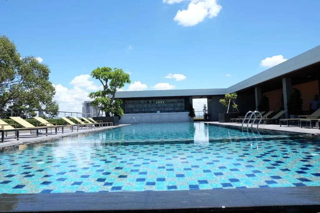 Season Five Hotel
