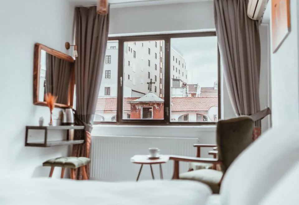Pandan Karakoy Suit
