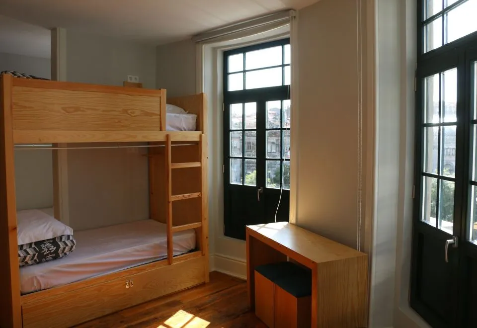 Nice Way Porto Hostel