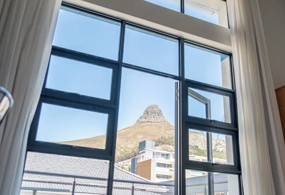 Mojo Hotel/Hostel & Market
