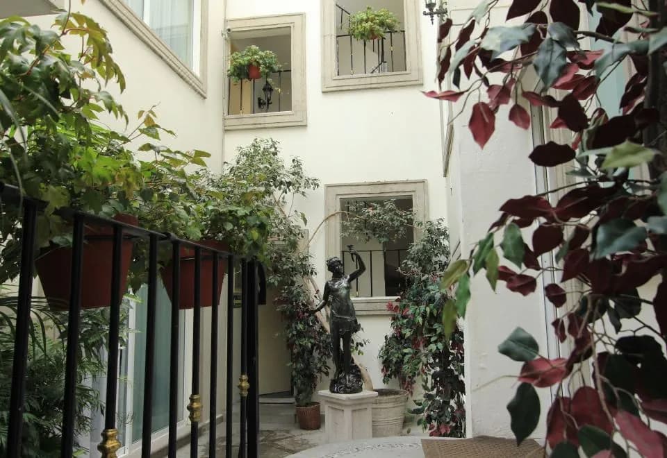 Suites Newton
