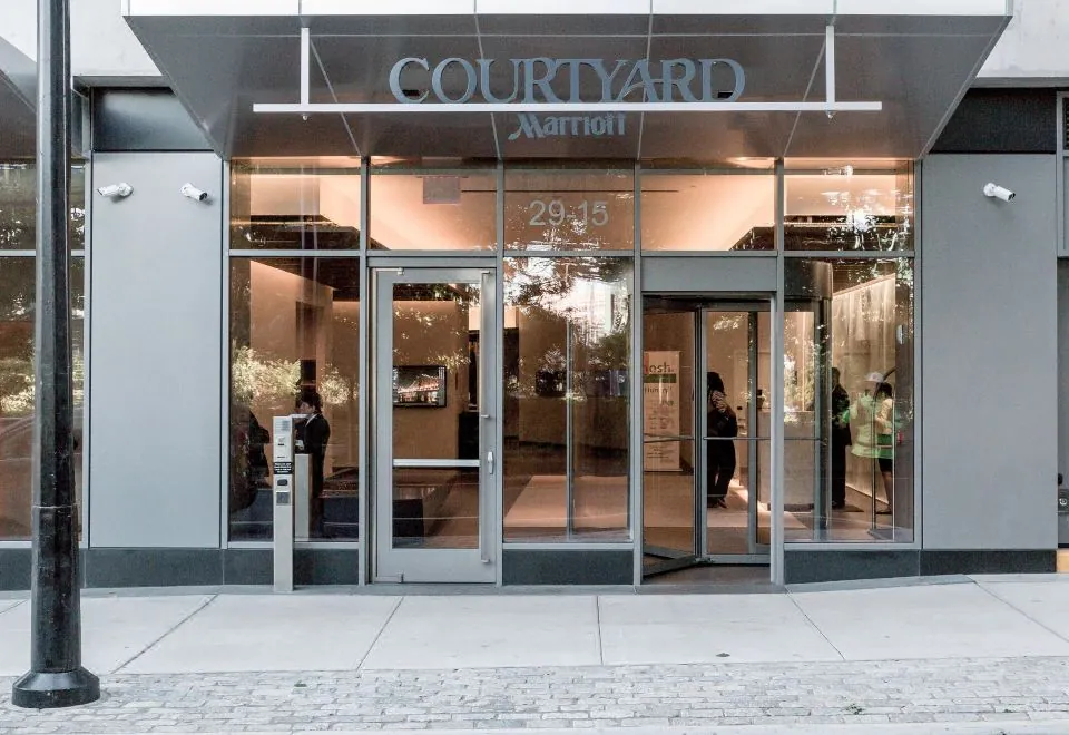 Courtyard by Marriott Long Island City/New York Manhattan View