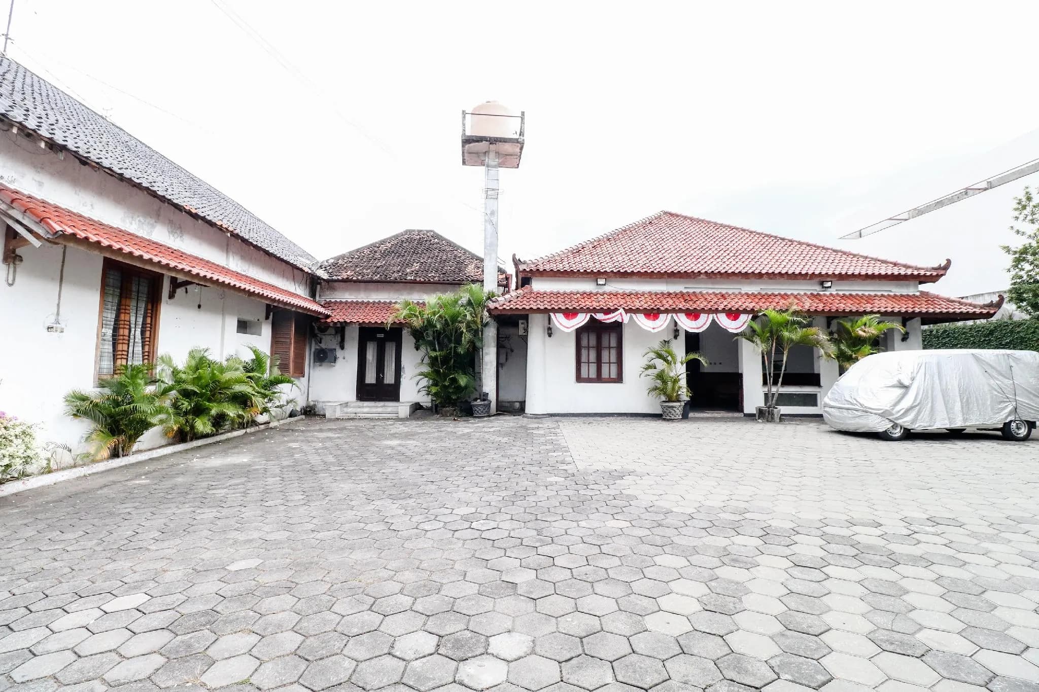 Limaran Hotel