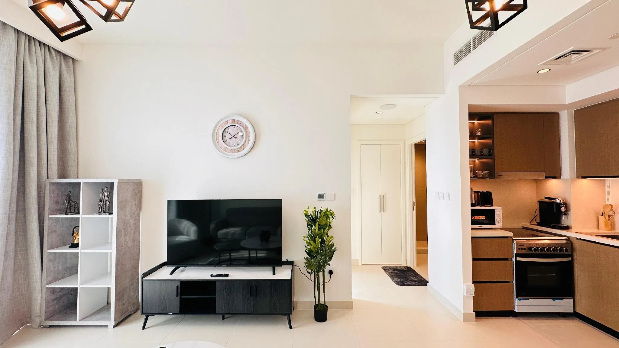 Luxury 1-Bedroom Apartment At Burj Crown