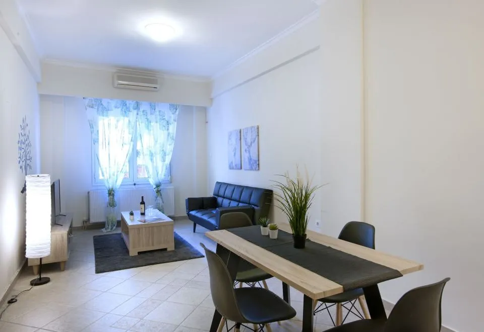 Comfortable Apartment at The Foot of The Odeon of Herodes Atticus