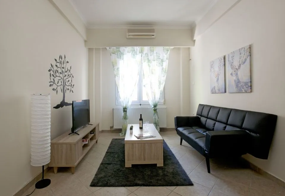 Comfortable Apartment at The Foot of The Odeon of Herodes Atticus