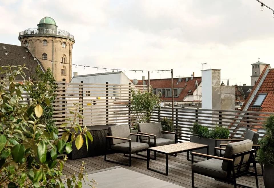 Apēron Apartment Hotel