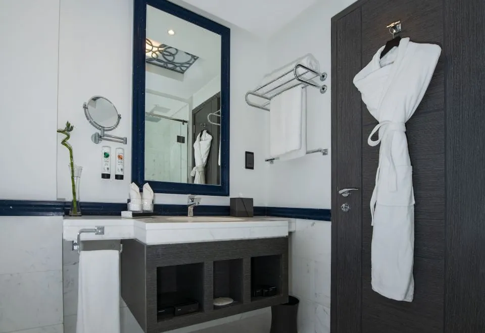 Edge Creekside Hotel