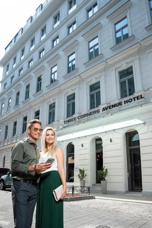 Three Corners Avenue Hotel