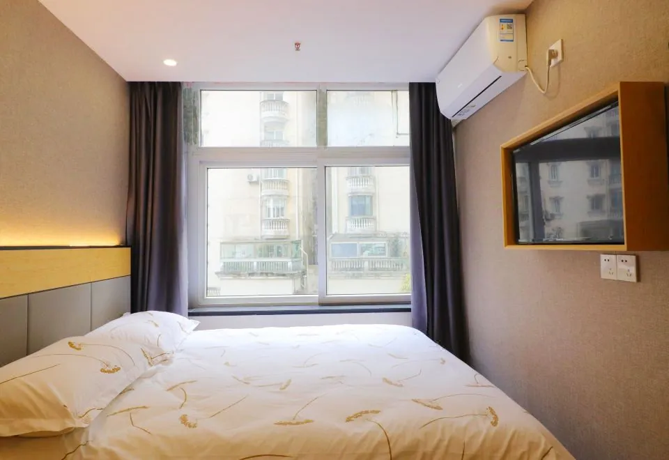Yuxin Theme Hotel (Shanghai Huangpu Branch)