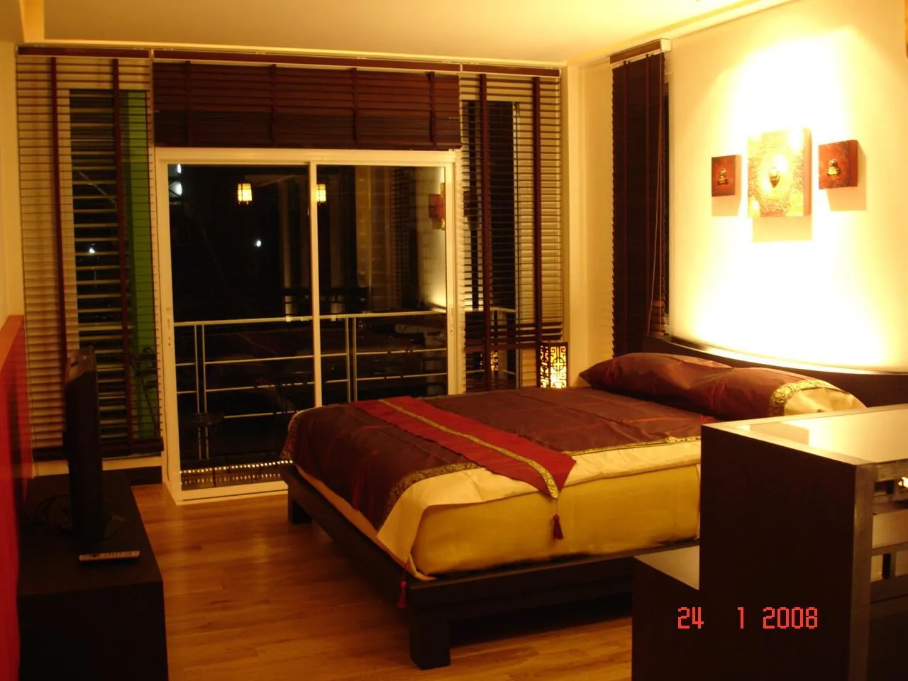 yellow cube Room 5
