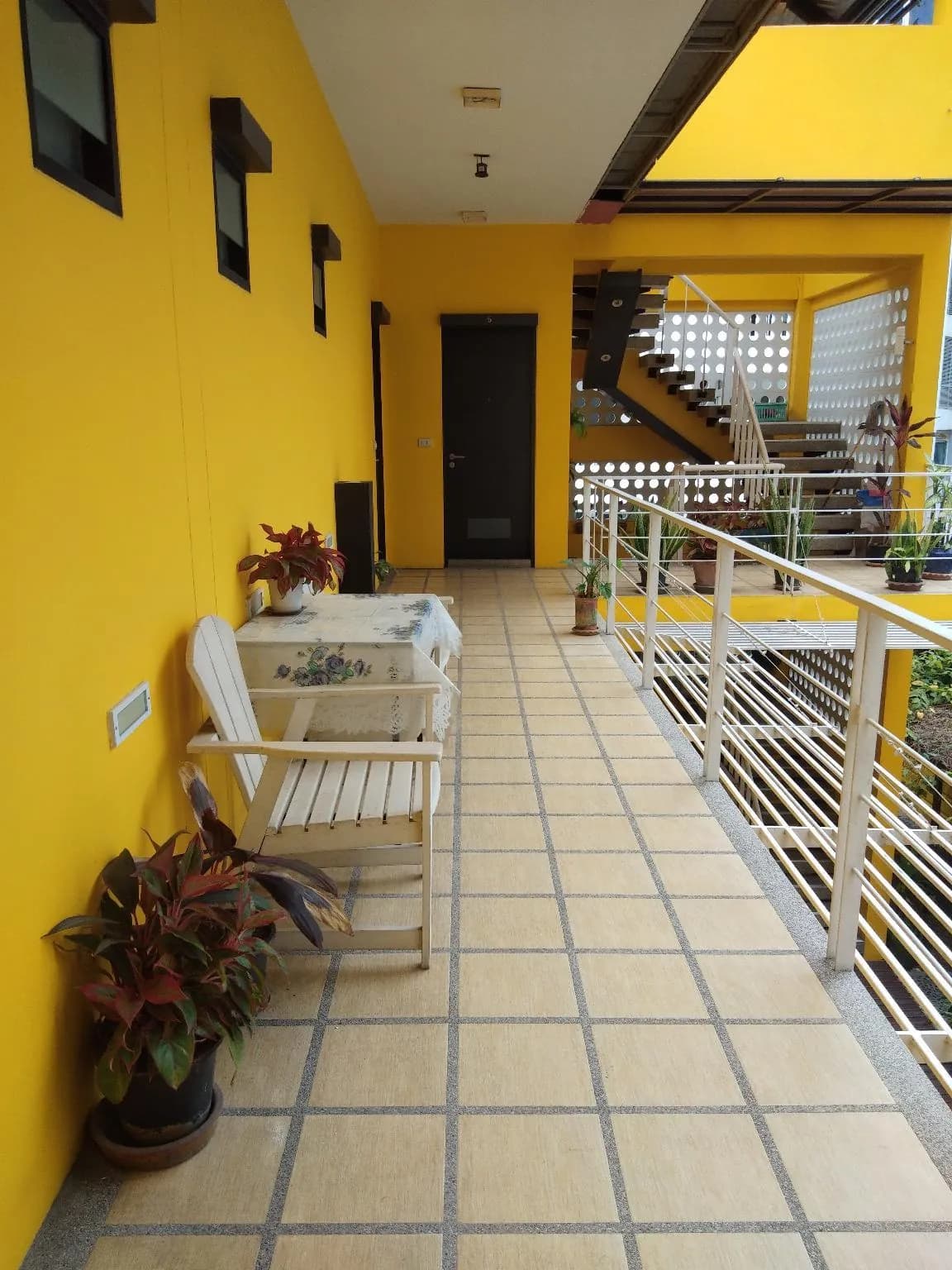 yellow cube Room 5