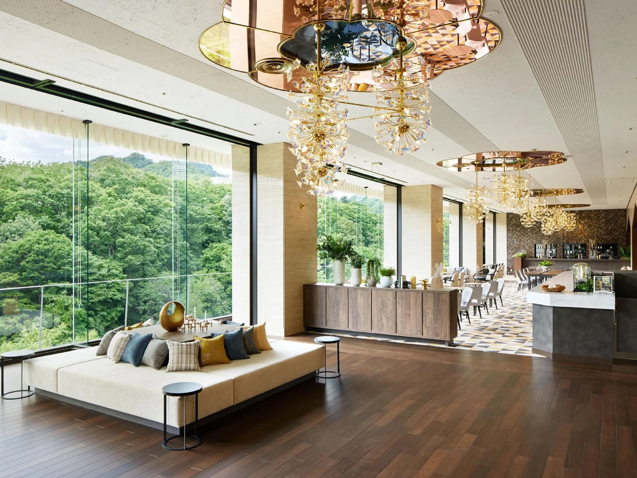 EXECUTIVE SUITE SUIREI