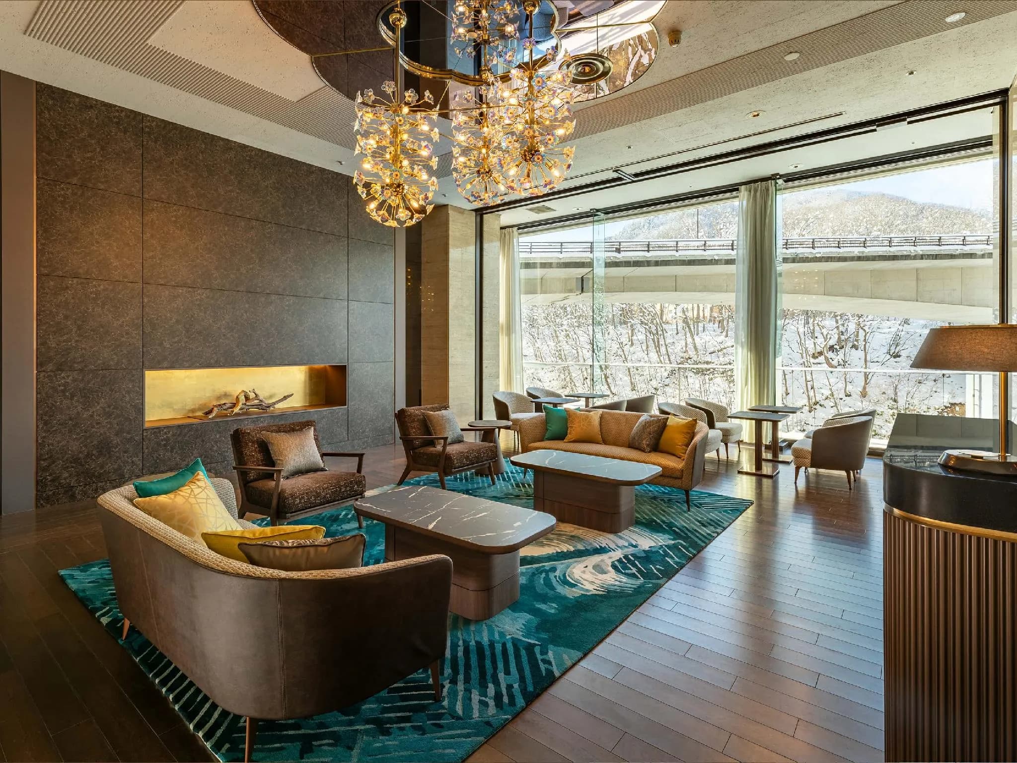 EXECUTIVE SUITE SUIREI