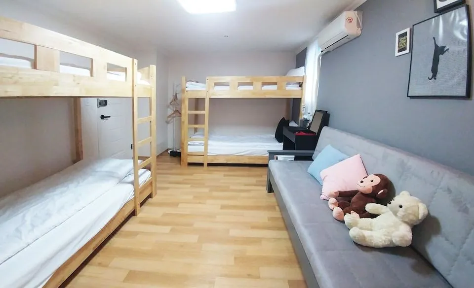 Aiola Hongdae
