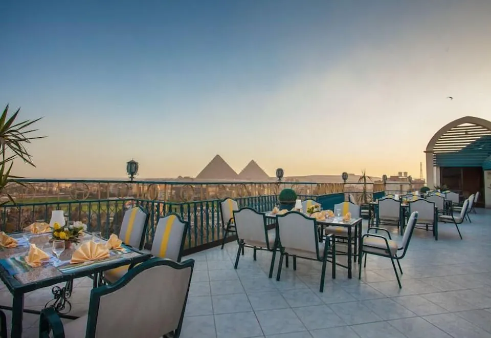 Pyramids Plaza Hotel
