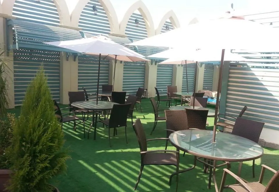 Pyramids Plaza Hotel
