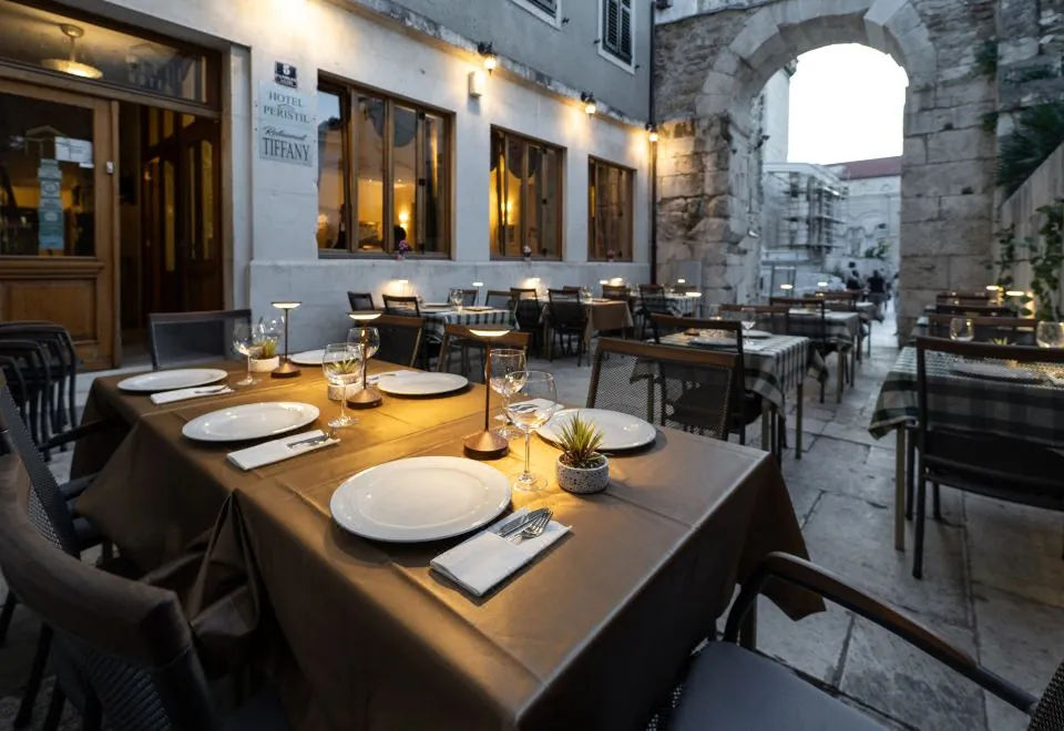 Hotel Peristil