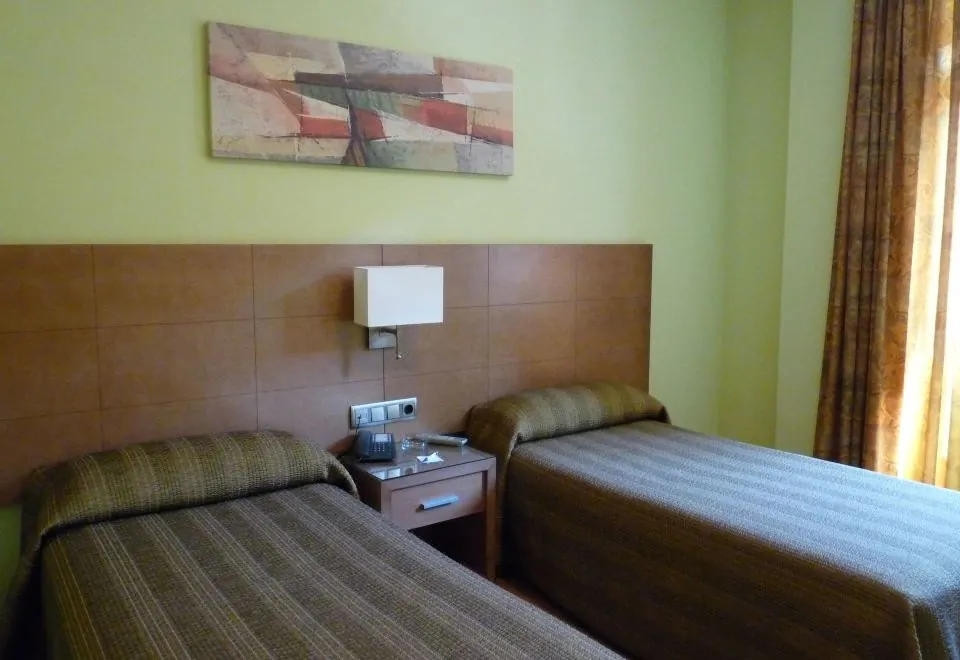 Hotel 4C Puerta Europa