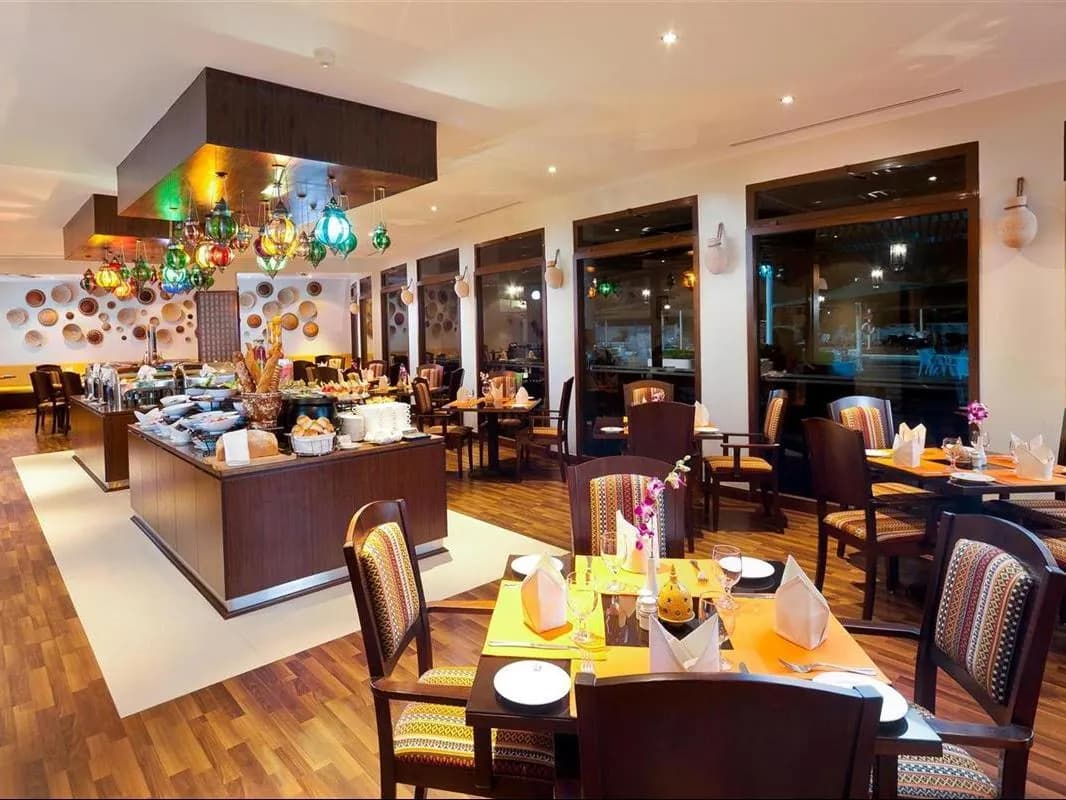 Al Falaj Hotel
