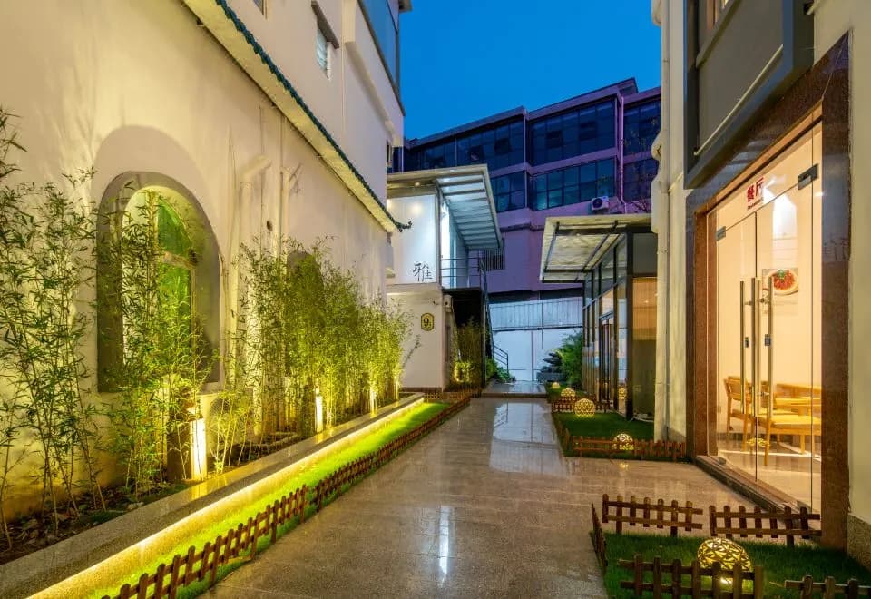 Nineteen Guangzhou Mansion
