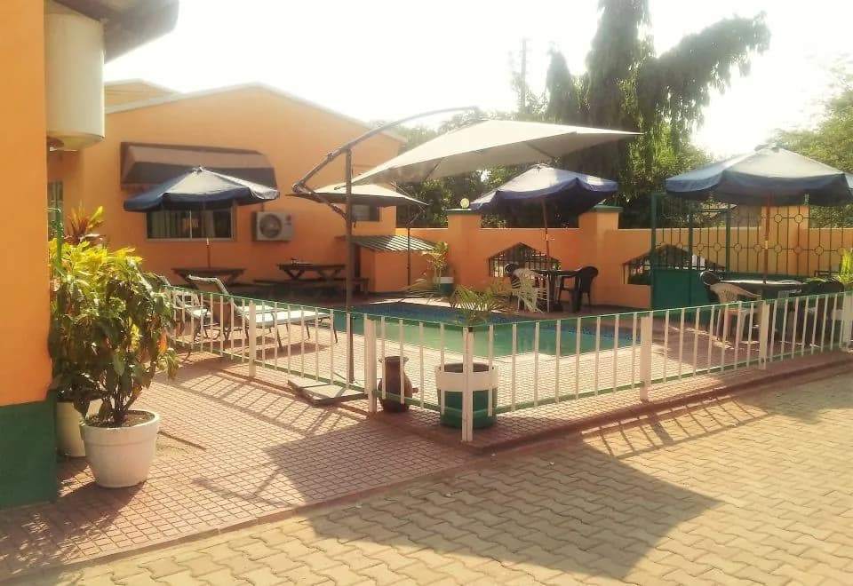 Woodlands Lodge & Tours