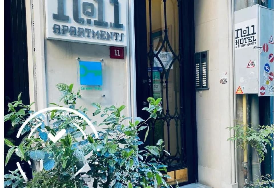 No11 Hotel & Apartments