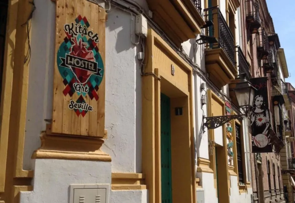 Sevilla Kitsch Hostel Art