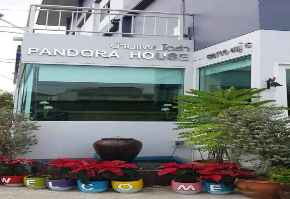 OYO 75389 Pandora House