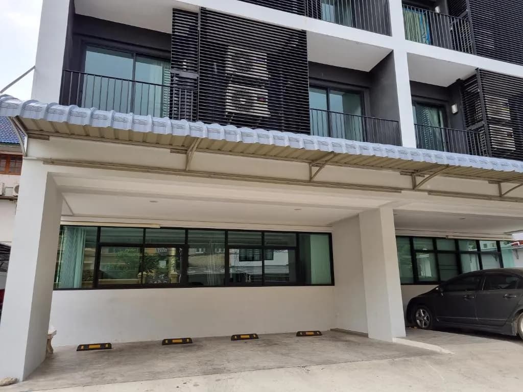 Tiara Place
