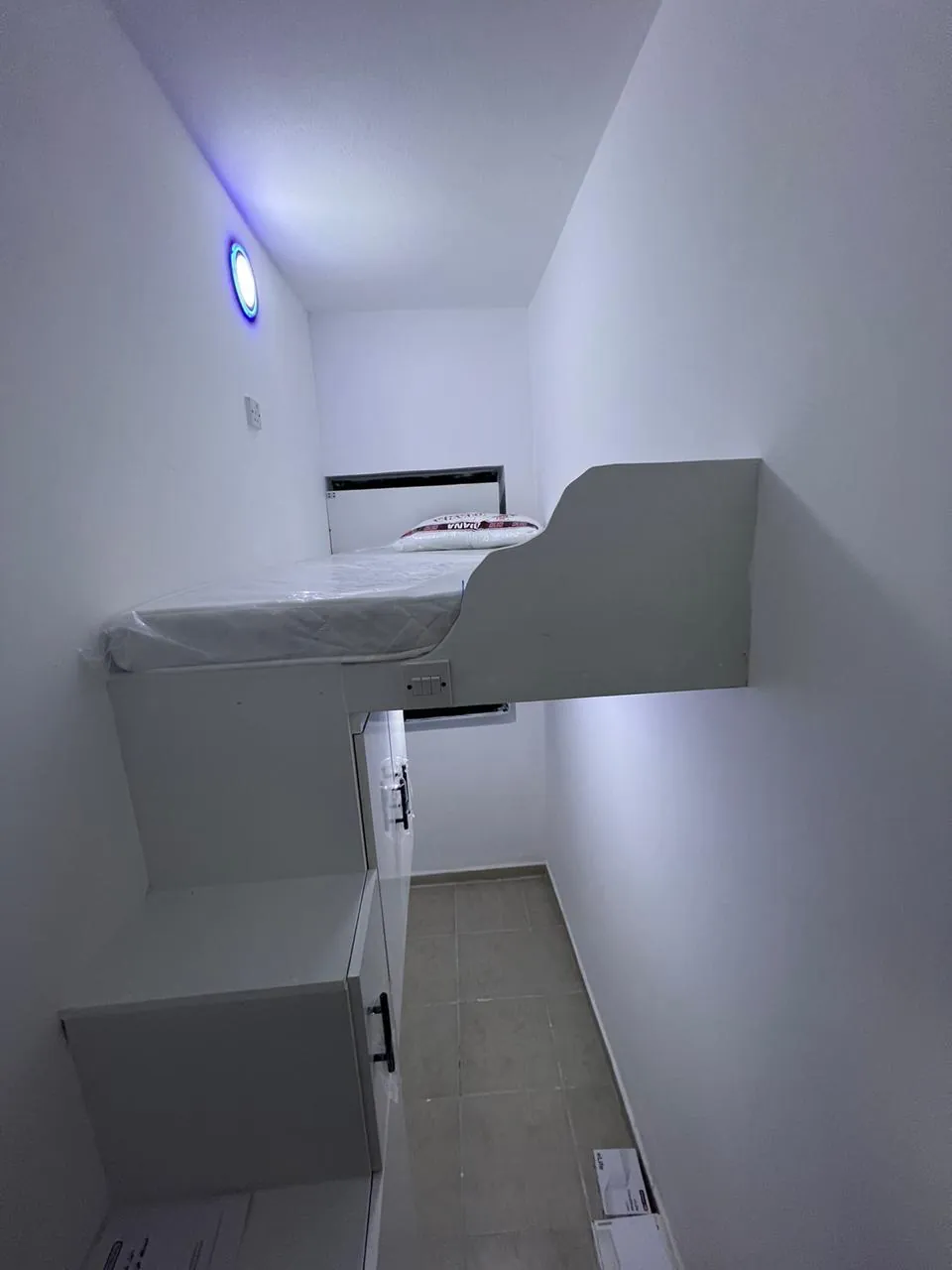 LuxNest INN Internet City Private Bedspace MenOnly