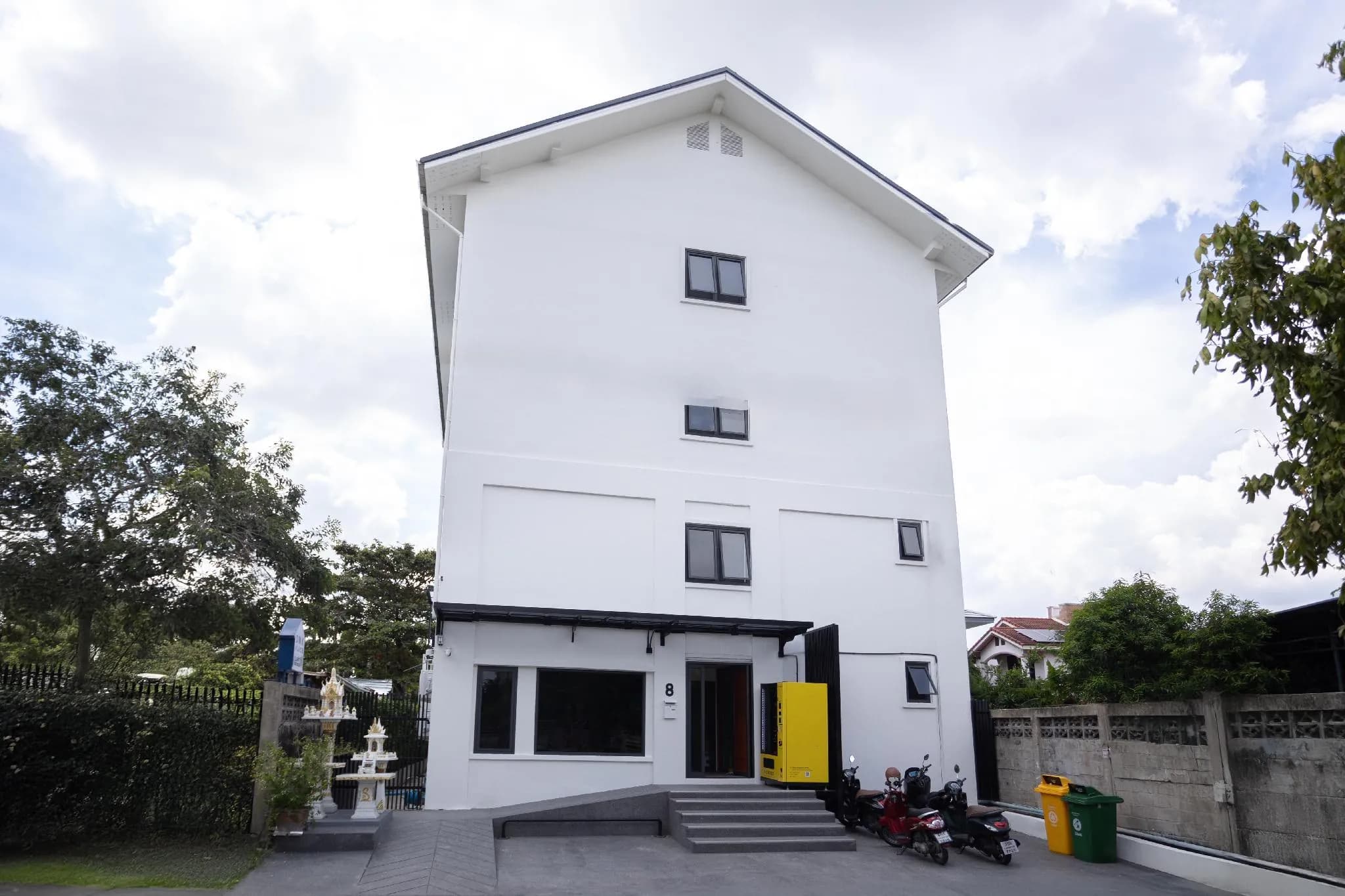 DMK Place, Closest and Coolest Hostel around BKK