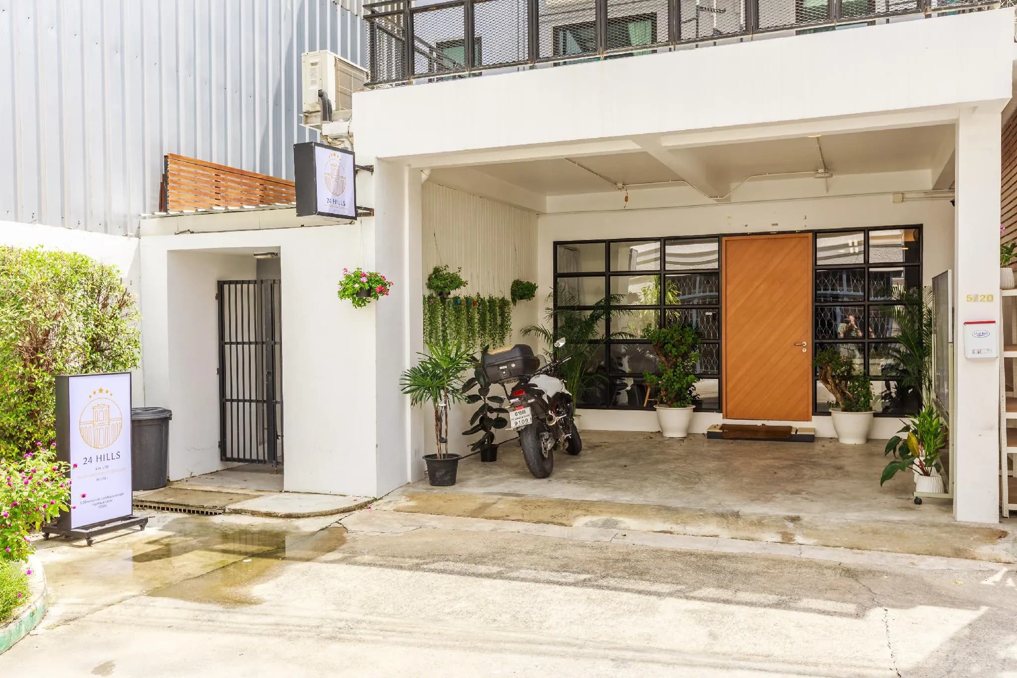 24 Hills Hotel