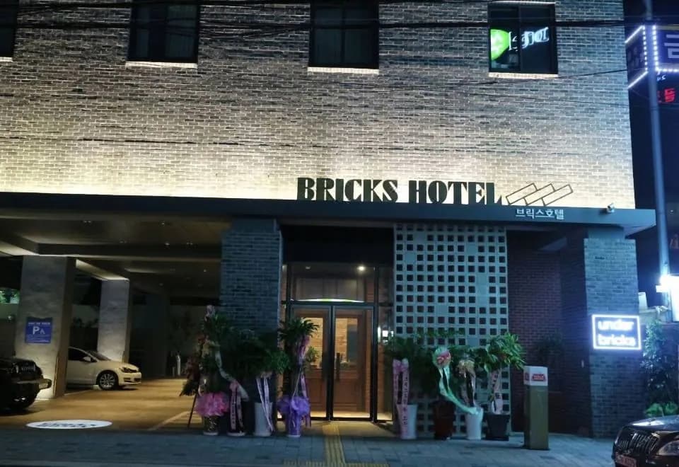 Bricks Hotel